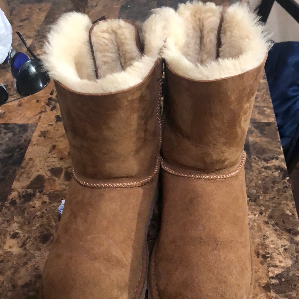 Ugg’s - Picture 2 of 4